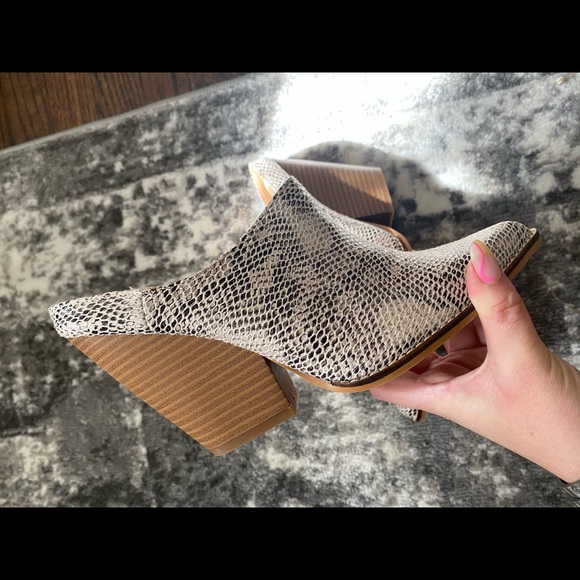 NWT Snakeskin booties - Picture 5 of 9